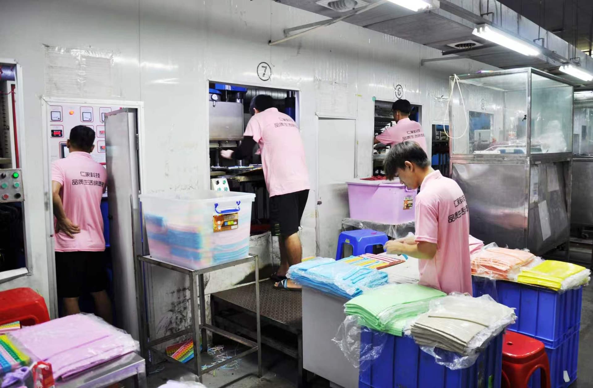 Silicone molding production line used for controlled bulk manufacturing